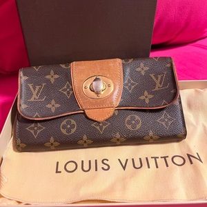 Louis Vuitton monogram Sarah wallet. 💯 authentic.